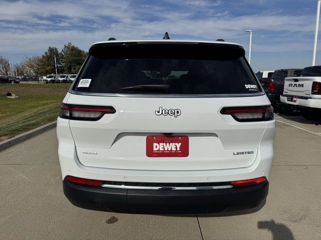 2025 Jeep Grand Cherokee Limited photo 3
