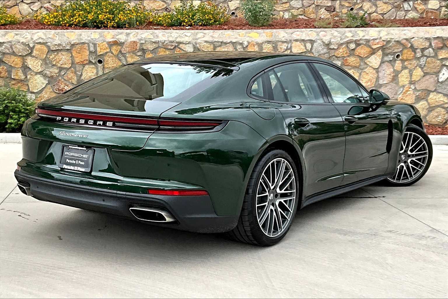 2025 Porsche Panamera 4 photo 7