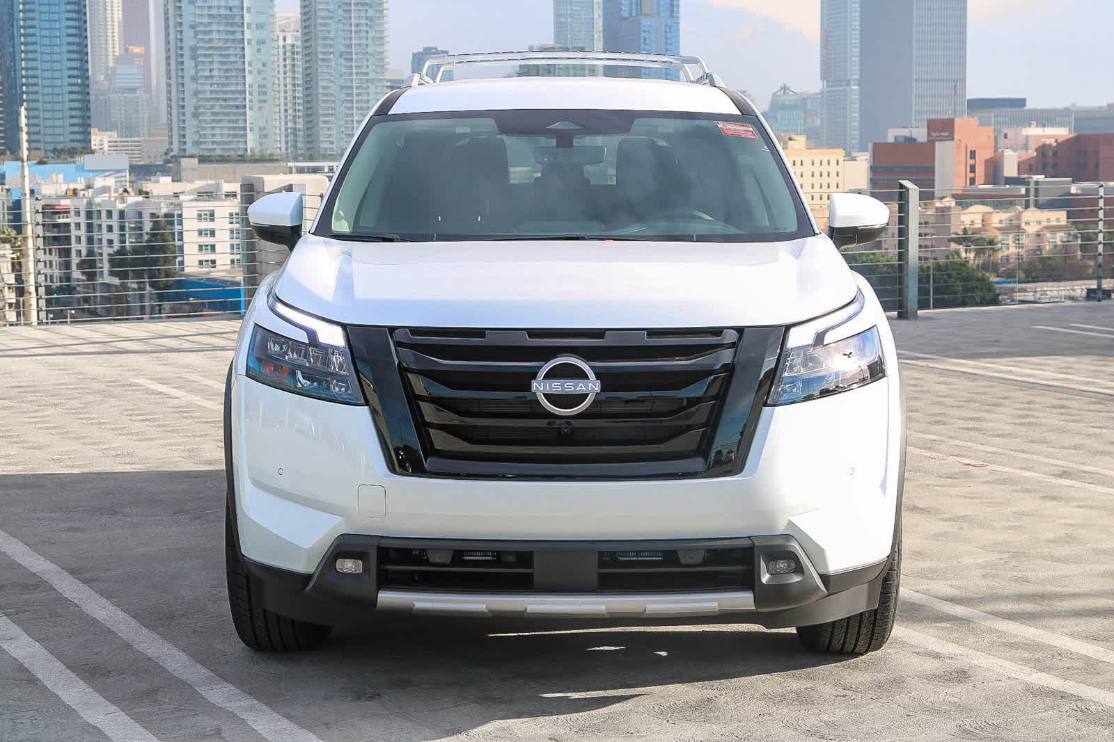 2025 Nissan Pathfinder SL photo 2