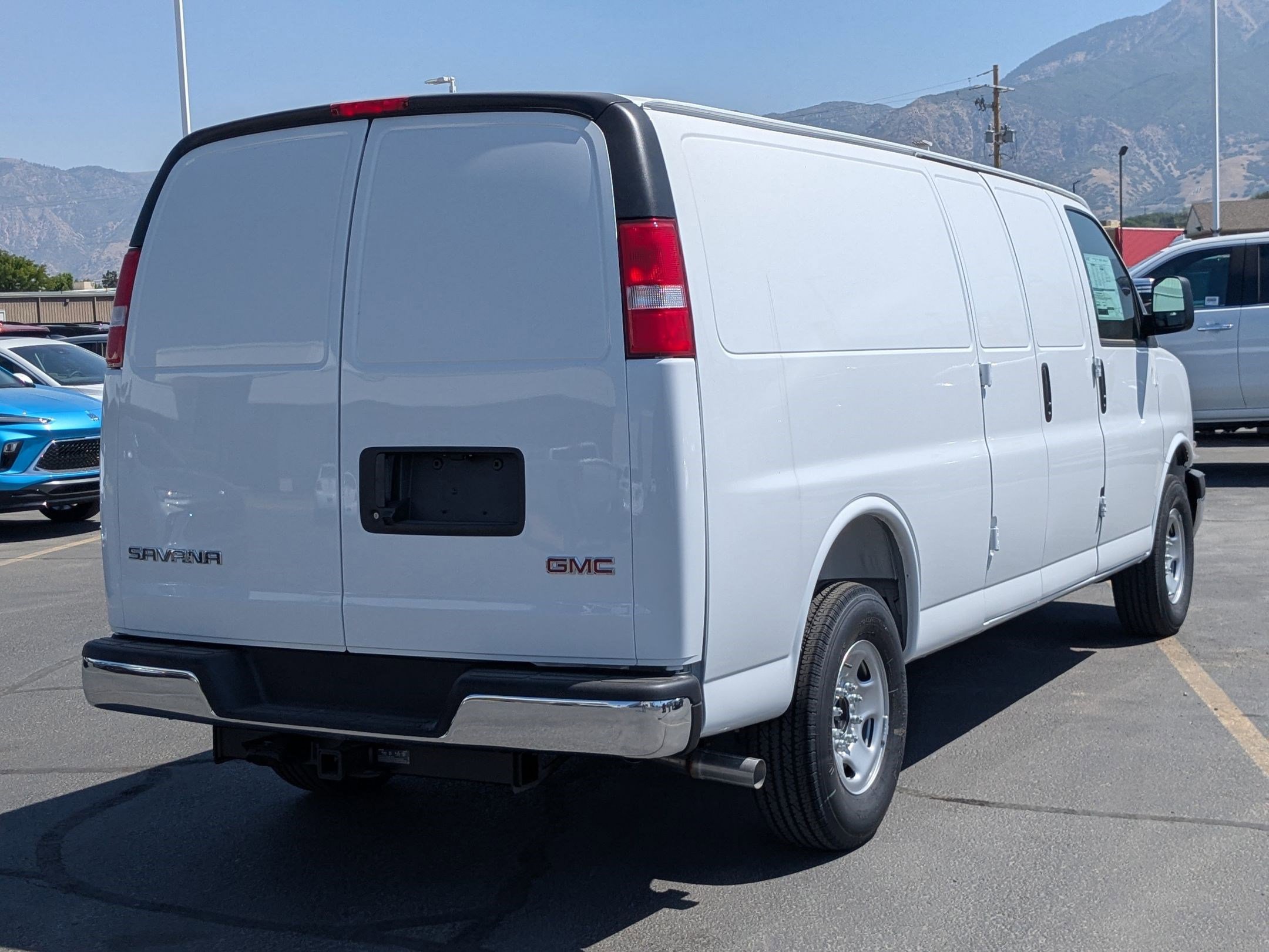 2025 Gmc Savana Cargo 2500 photo 3