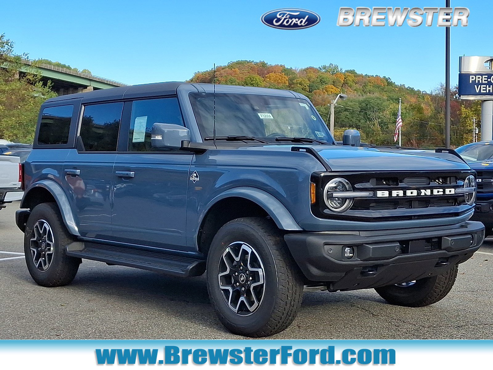 2025 Ford Bronco 4-Door Outer Banks's photo
