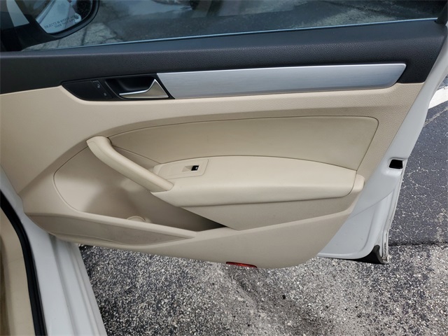 2012 Volkswagen Passat SE photo 26