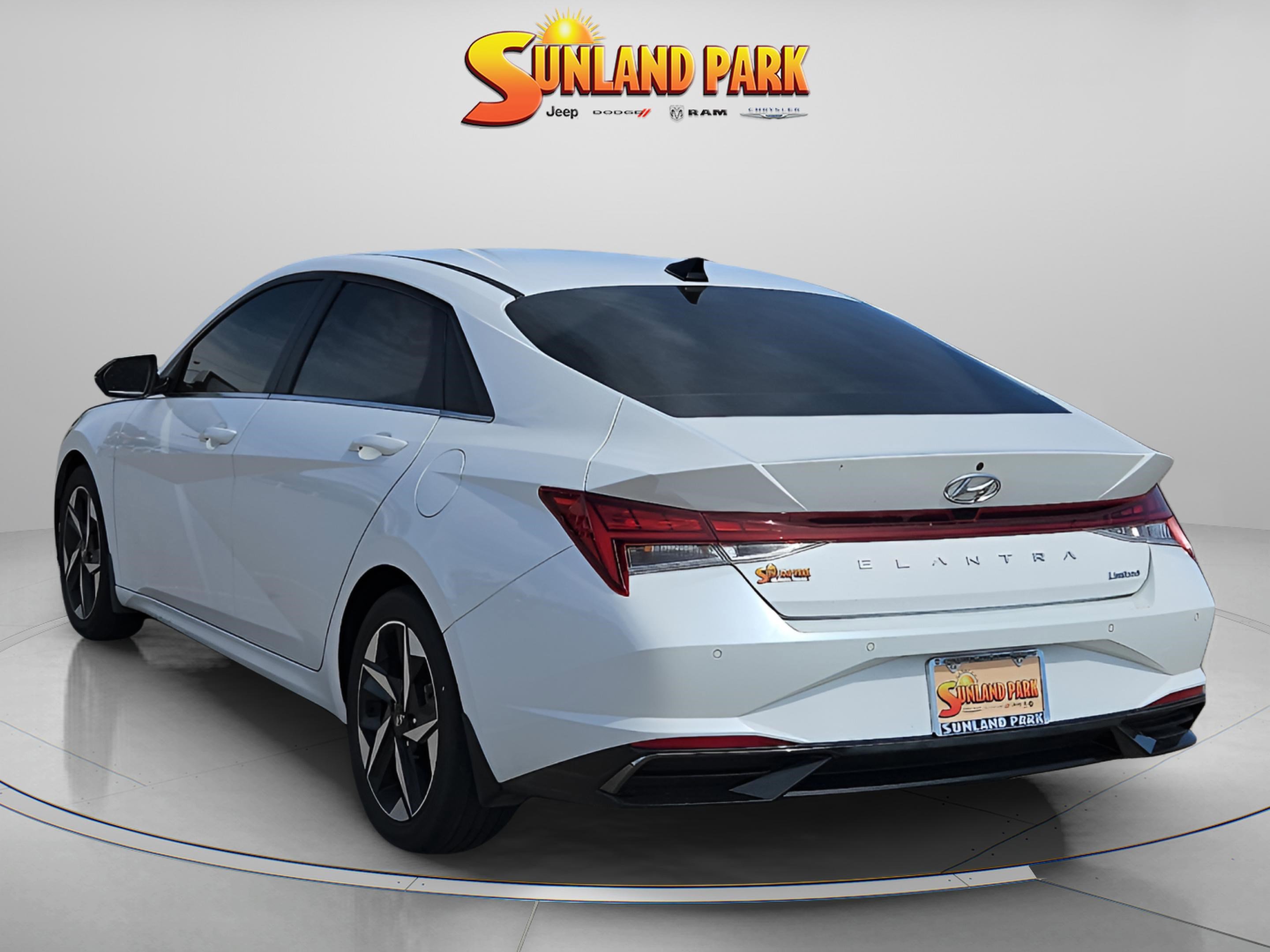 2023 Hyundai Elantra Limited photo 3