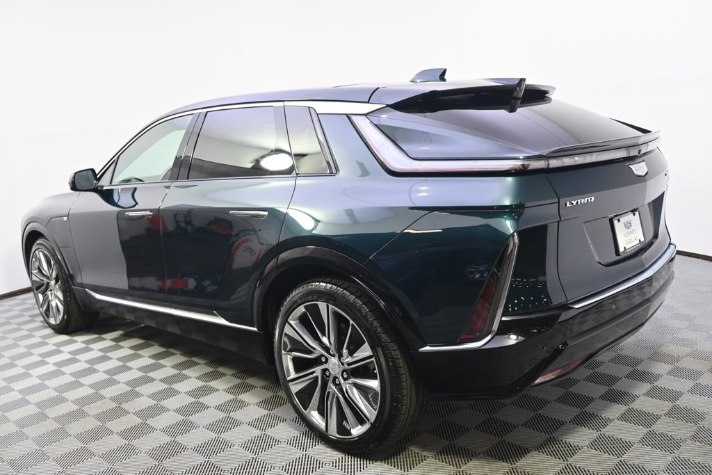 2025 Cadillac Lyriq Luxury photo 3