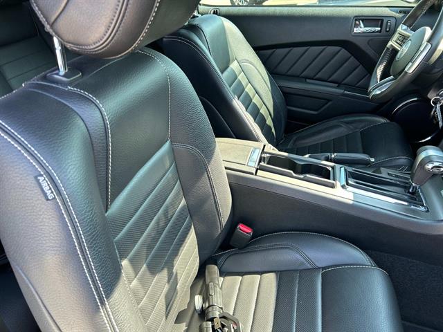 2012 Ford Mustang GT Premium photo 15