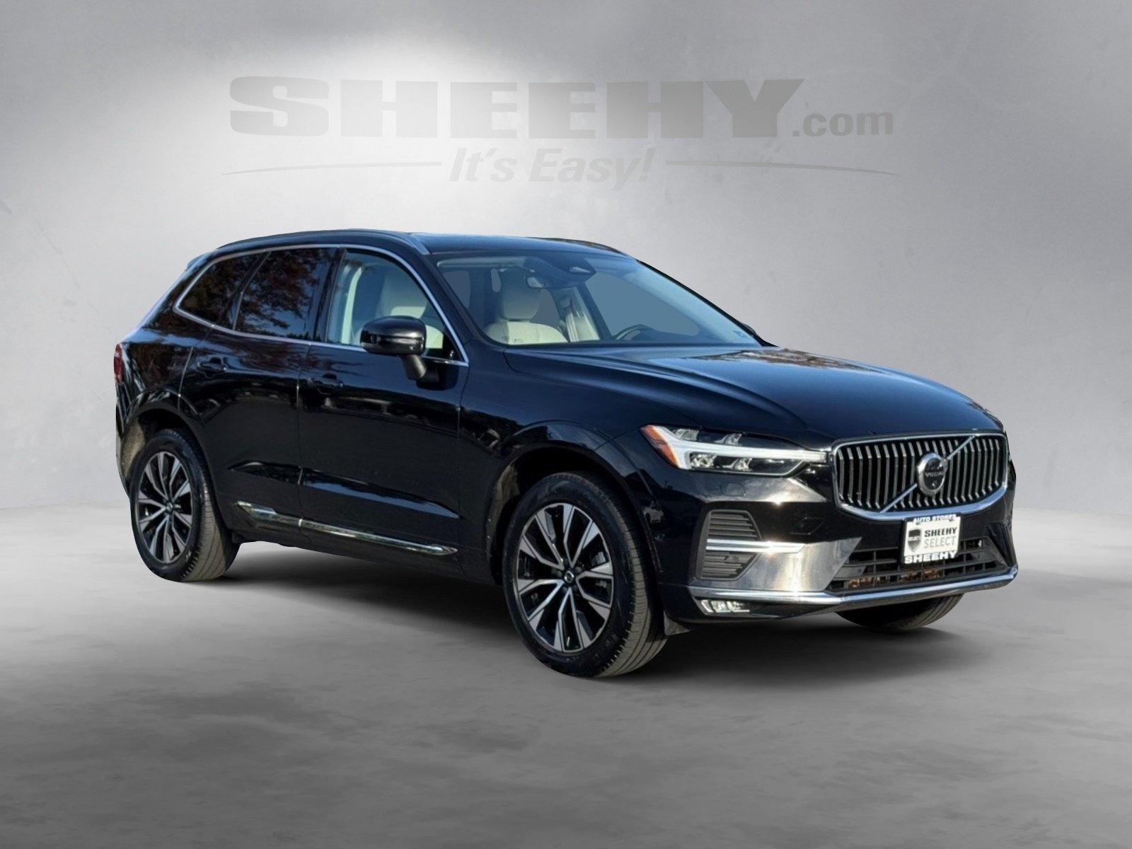 2023 Volvo XC60 B5 Plus photo 2