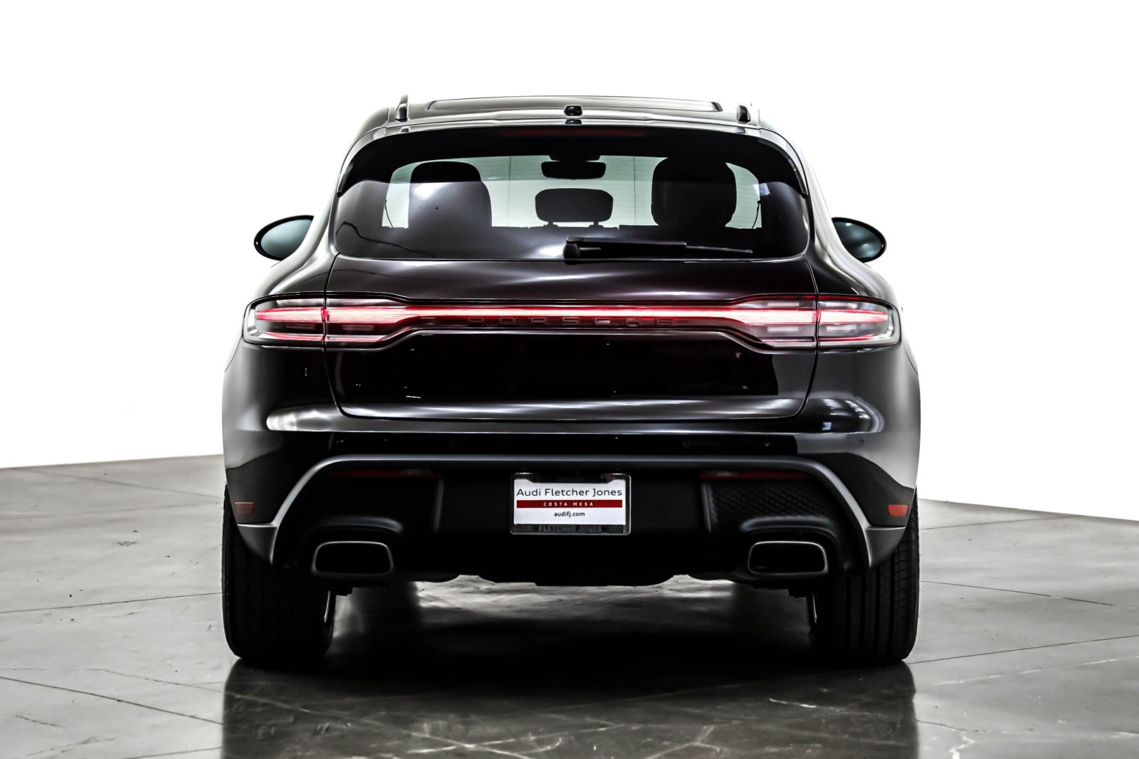 2023 Porsche Macan T photo 3