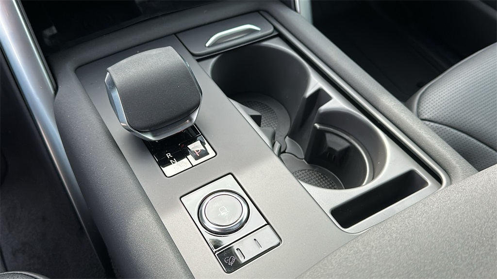 2025 Land Rover Discovery S photo 21