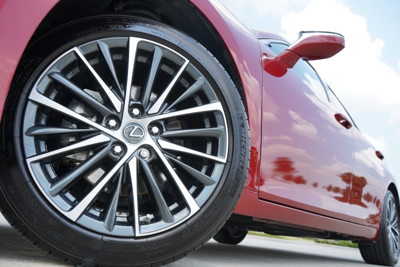 2025 Lexus ES 350 photo 11