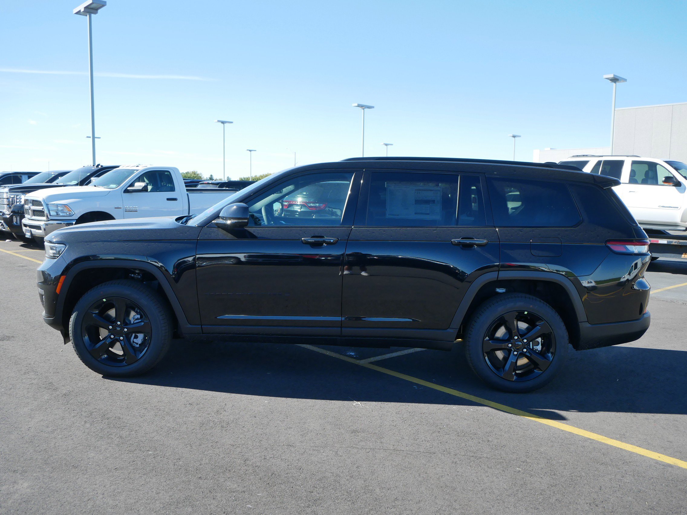 2025 Jeep Grand Cherokee Limited photo 2