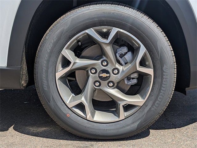 2025 Chevrolet Trax LT photo 4