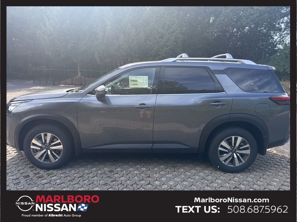 2025 Nissan Pathfinder SL photo 2