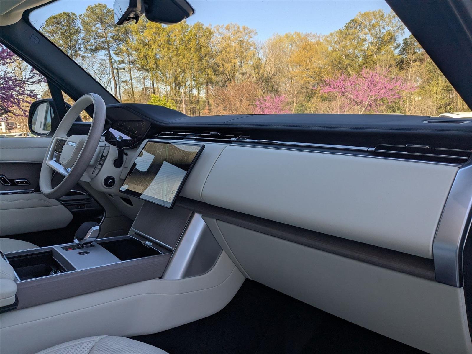 2025 Land Rover Range Rover SE photo 31