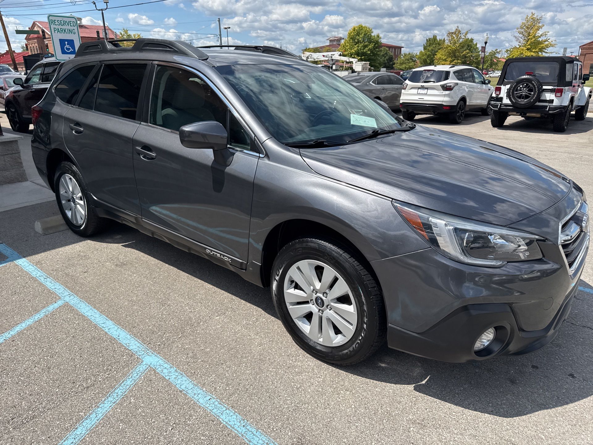 2019 Subaru Outback 2.5i Premium photo 11
