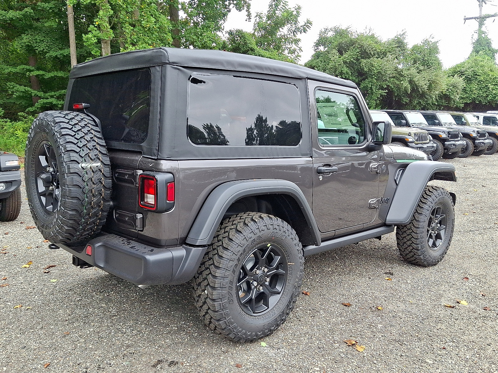 2025 Jeep Wrangler Willys photo 4