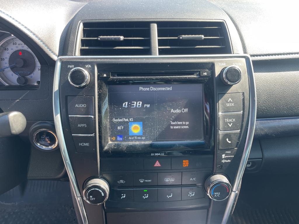 2016 Toyota Camry SE photo 10