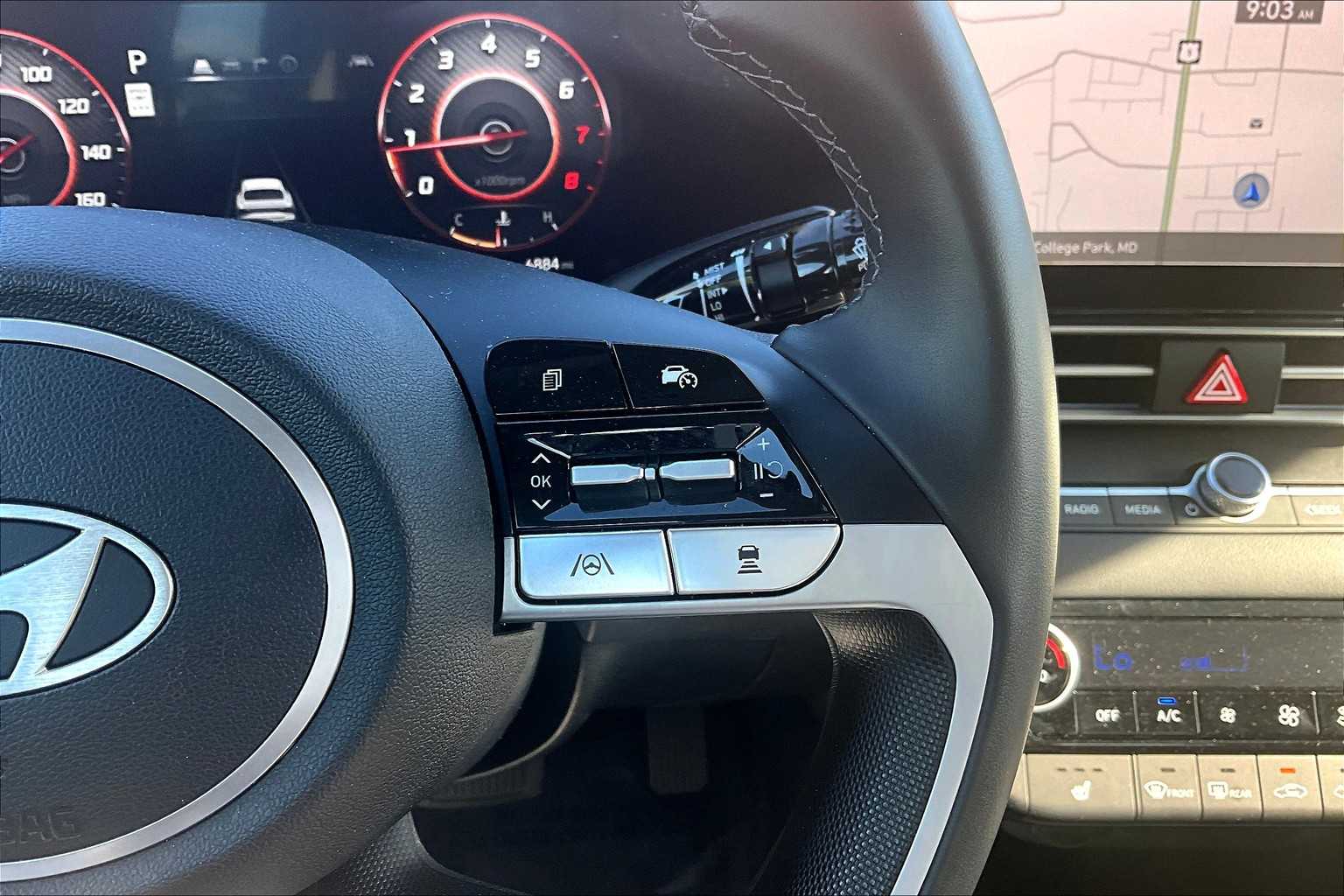 2024 Hyundai Elantra SEL Convenience photo 23