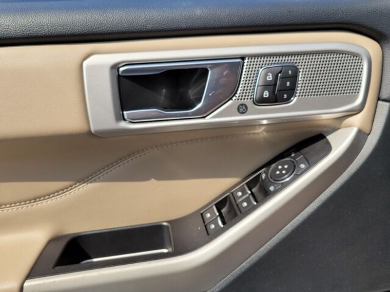 2022 Ford Explorer Limited photo 26