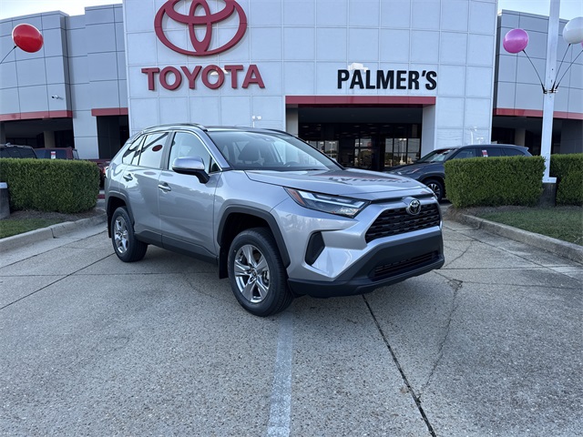 2025 Toyota RAV4 XLE's photo