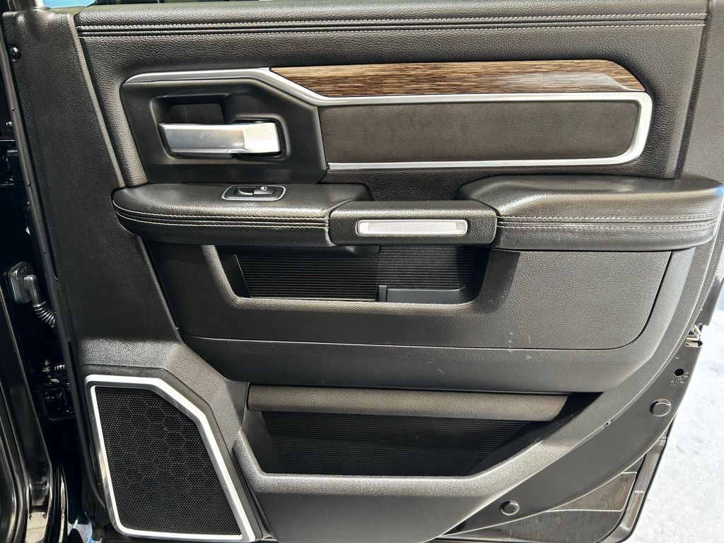 2019 Ram 3500 Laramie photo 18
