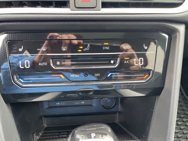 2025 Volkswagen Taos SE photo 15