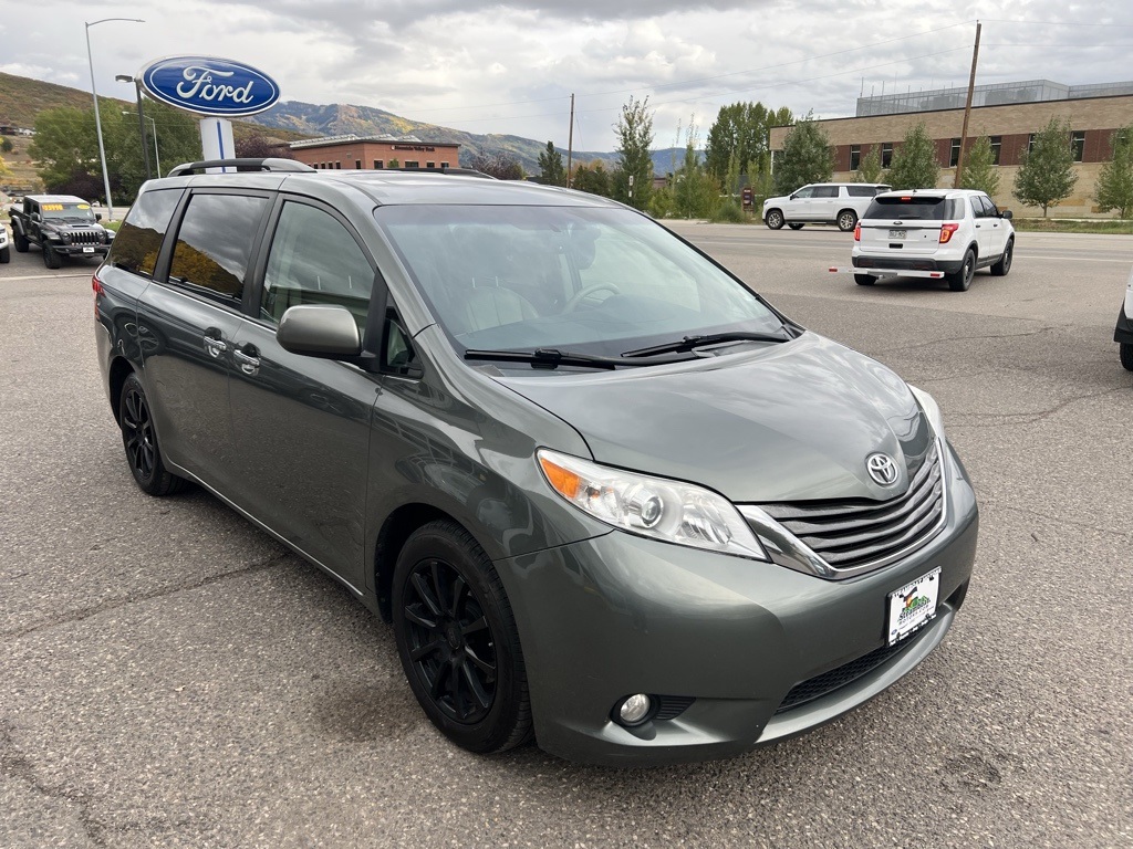 2014 Toyota Sienna photo 7