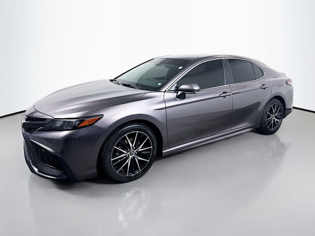 2022 Toyota Camry SE photo 3