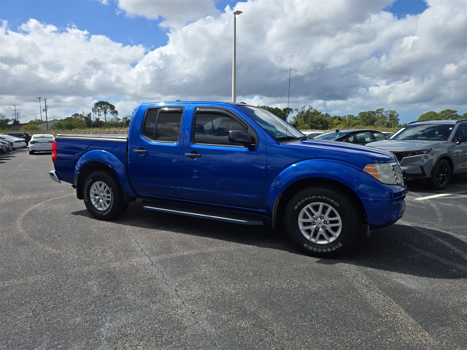 2015 Nissan Frontier SV photo 2
