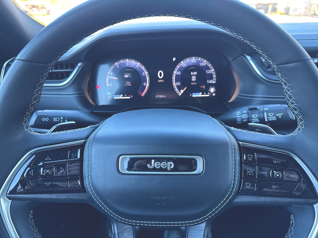 2023 Jeep Grand Cherokee Overland photo 3