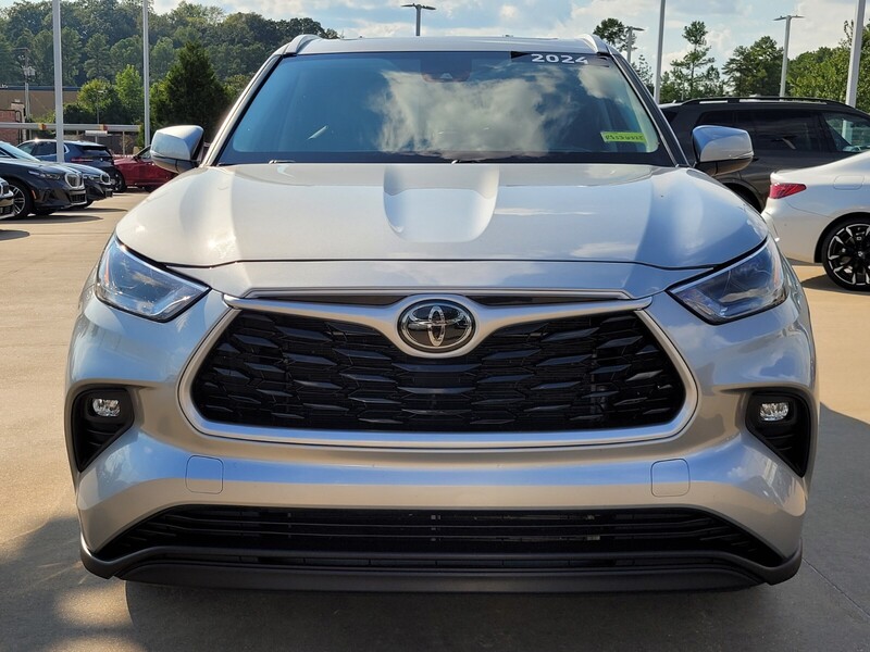 2024 Toyota Highlander XLE photo 3