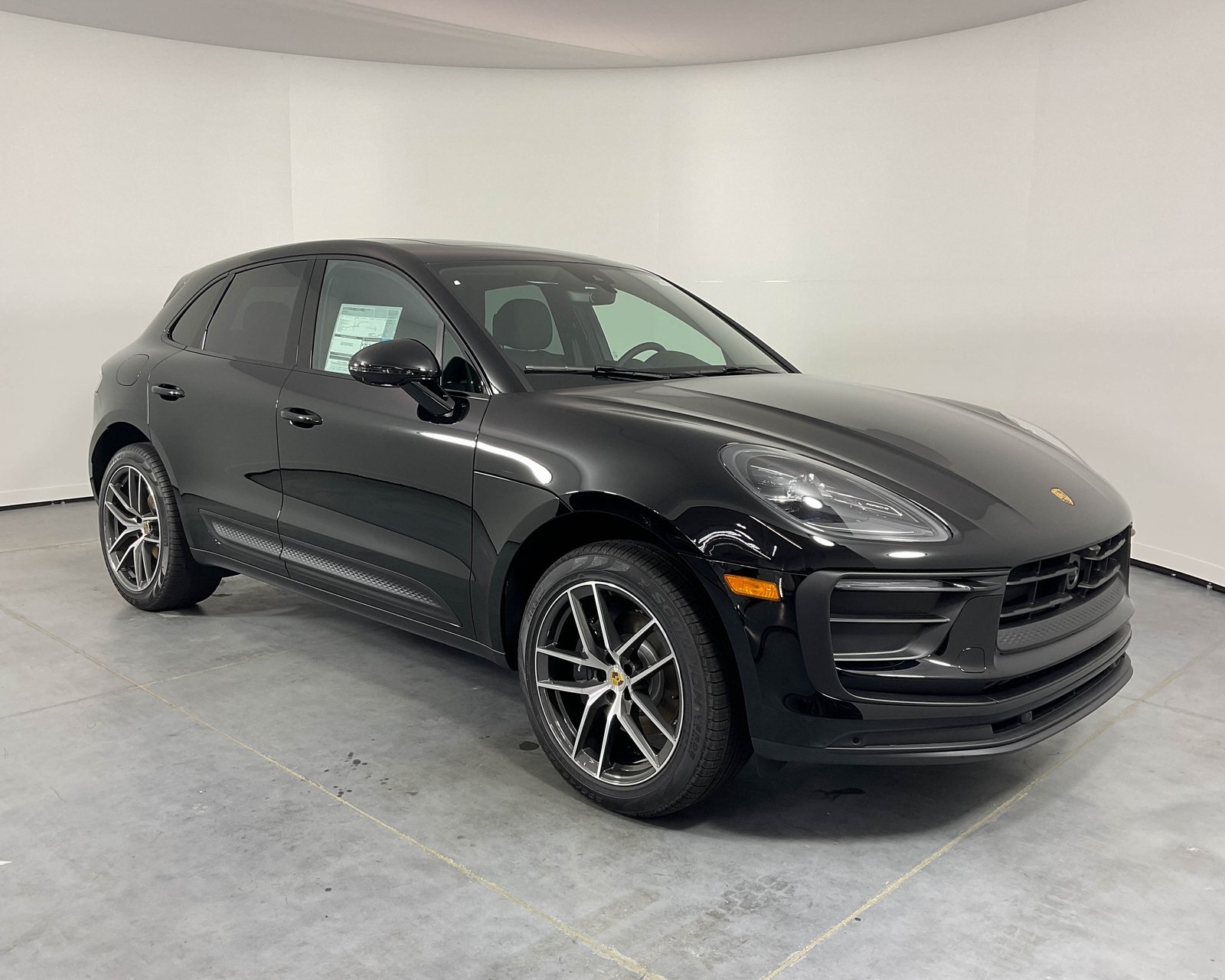 2026 Porsche Macan T photo 9