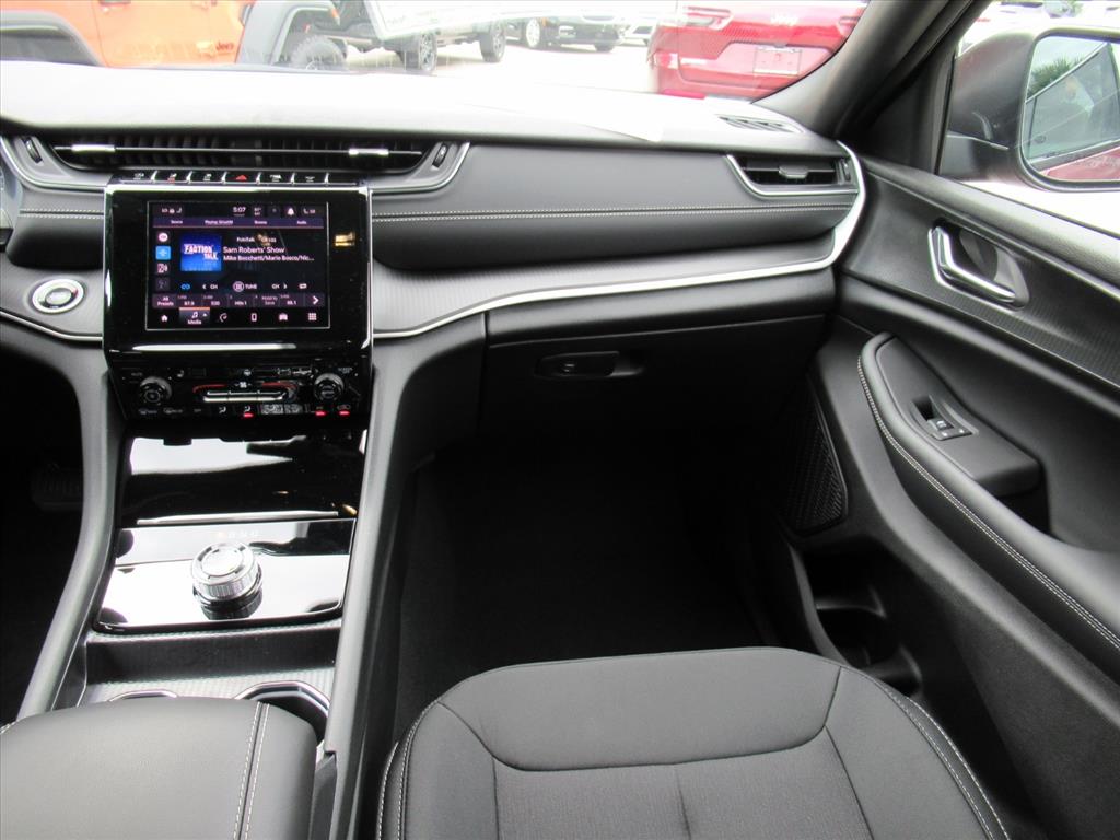 2025 Jeep Grand Cherokee Laredo X photo 12