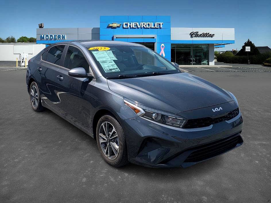 2023 Kia Forte LXS photo 3