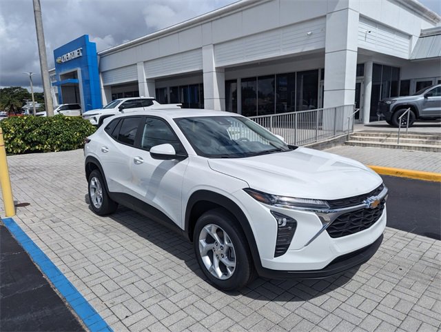 2026 Chevrolet Trax LS photo 2