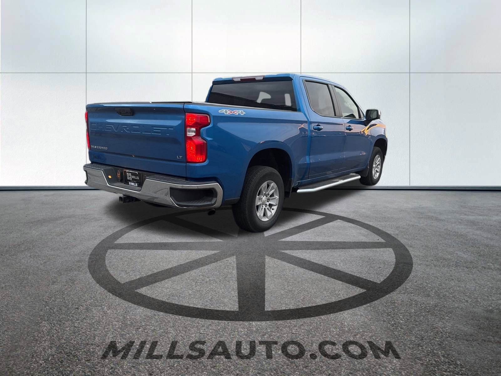 2023 Chevrolet Silverado 1500 LT photo 2