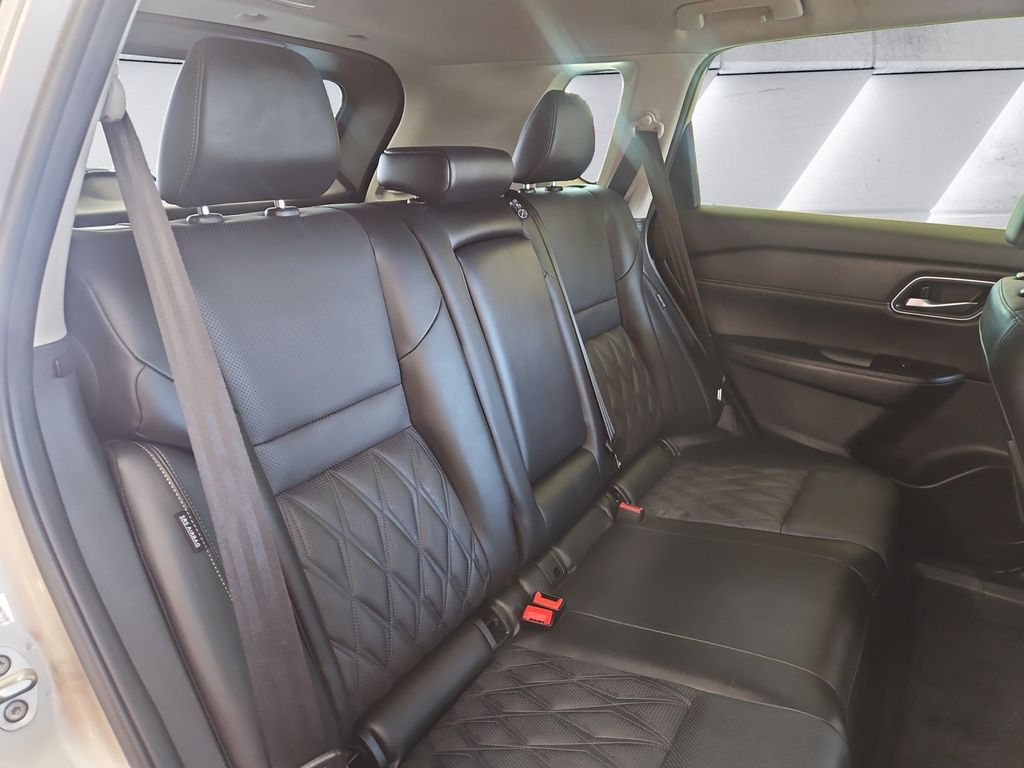 2024 Nissan Rogue Platinum photo 16