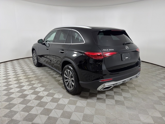 2026 Mercedes Benz GLC 300 4MATIC photo 2