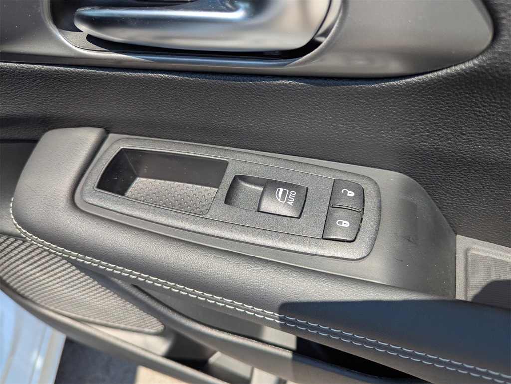 2026 Chrysler Pacifica photo 36