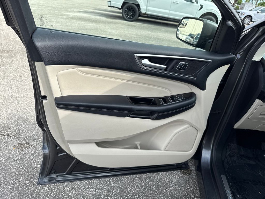 2016 Ford Edge Titanium photo 8