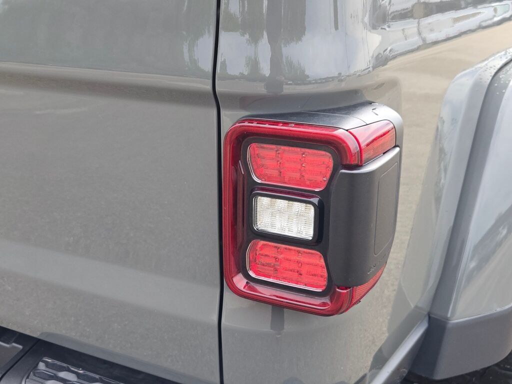 2020 Jeep Gladiator Rubicon photo 11