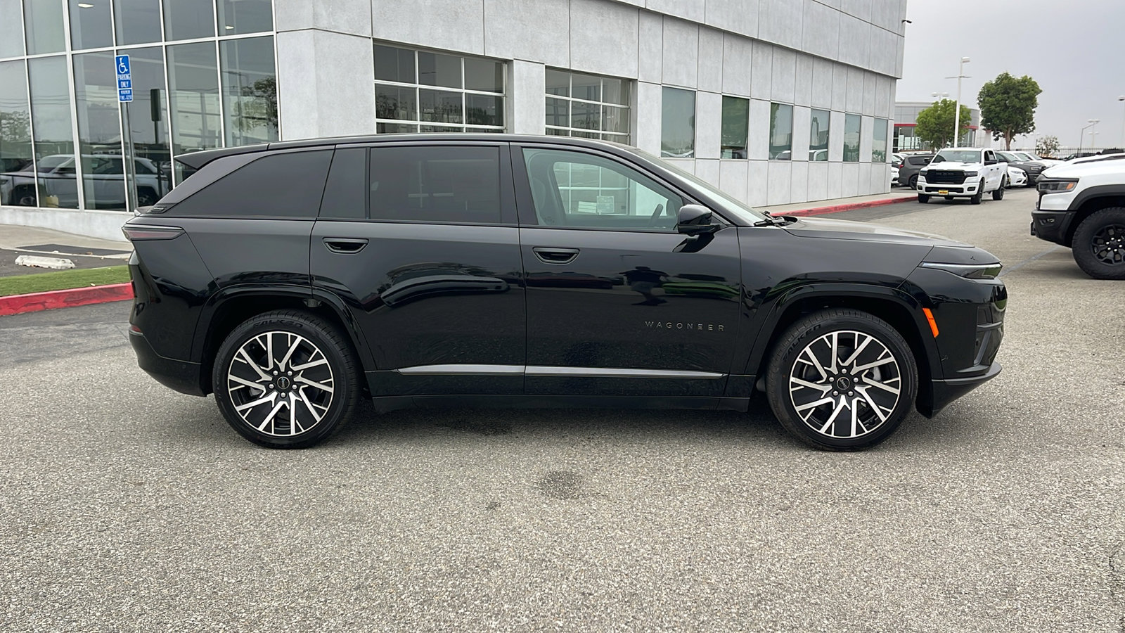 2025 Jeep Wagoneer S Limited photo 3