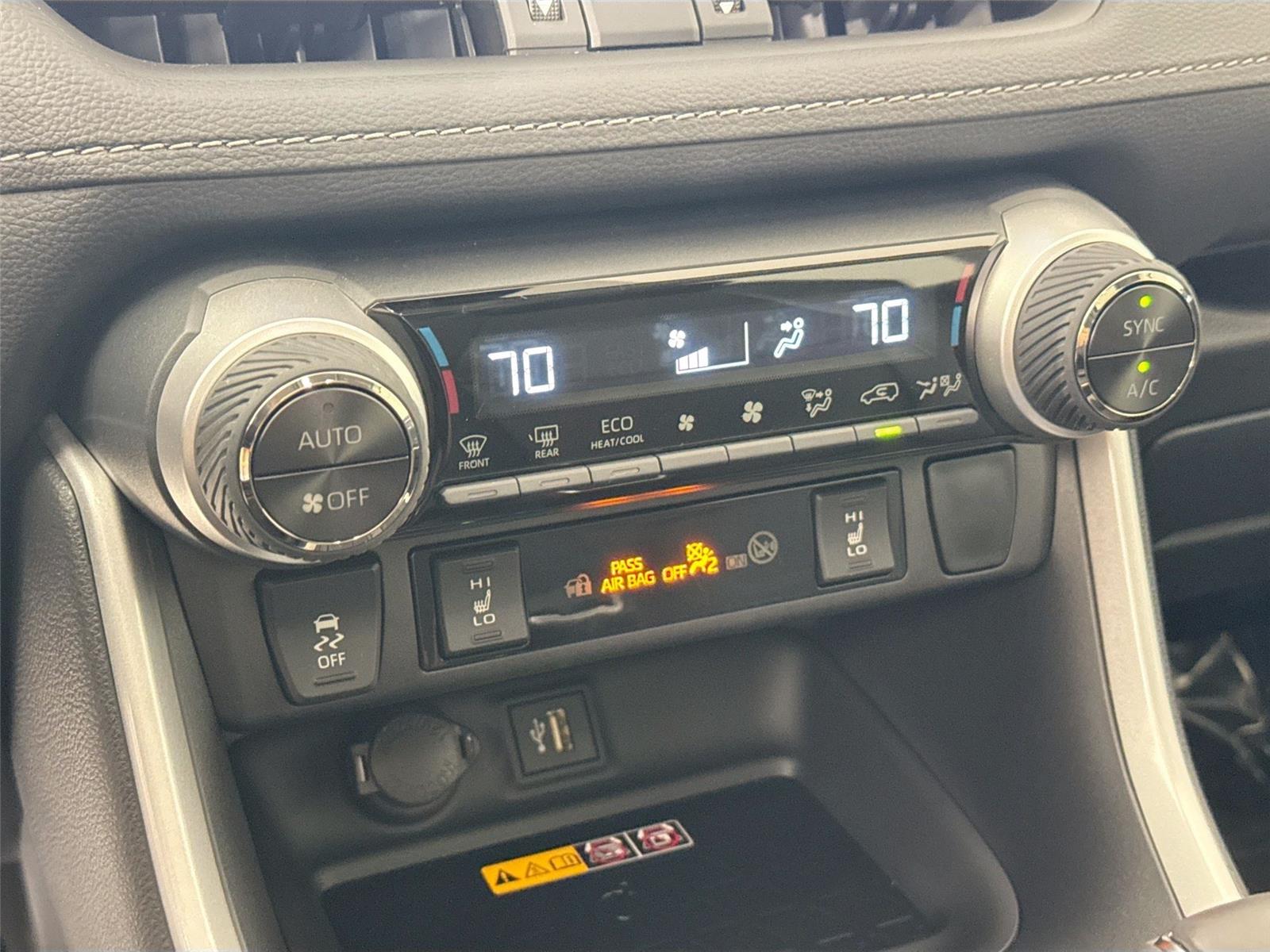 2025 Toyota RAV4 Hybrid XLE Premium photo 23