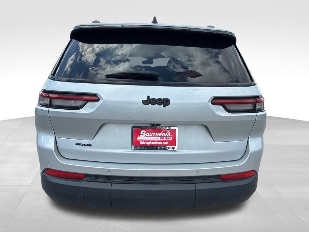 2023 Jeep Grand Cherokee Altitude photo 5