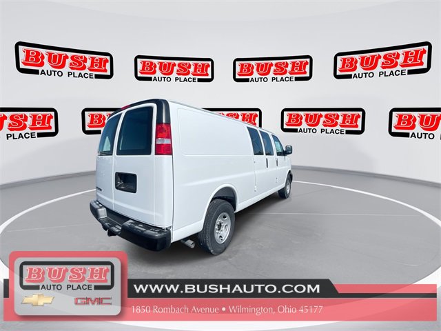 2025 Chevrolet Express Cargo 3500 photo 2
