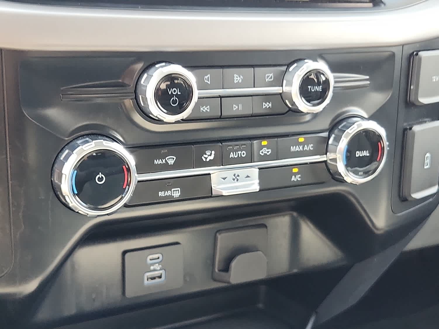 2024 Ford F-150 XLT photo 13
