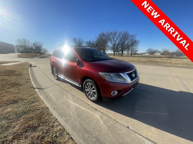 2013 Nissan Pathfinder SL's photo
