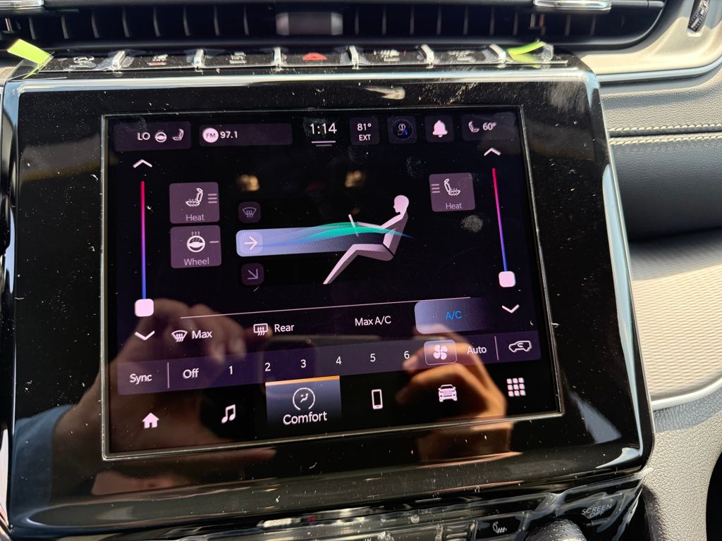 2025 Jeep Grand Cherokee Altitude photo 18