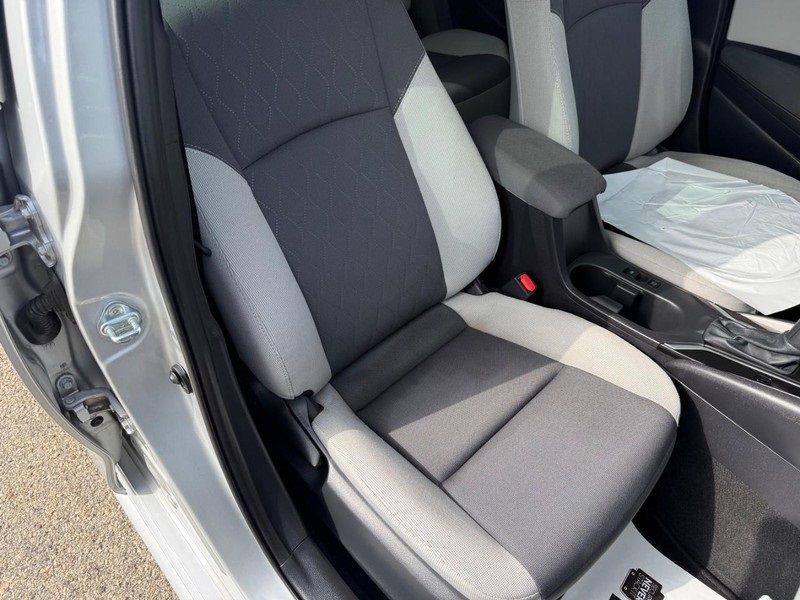 2025 Toyota Corolla LE photo 9