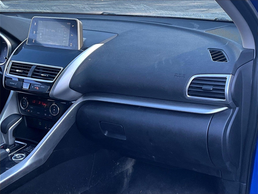2020 Mitsubishi Eclipse Cross LE photo 13