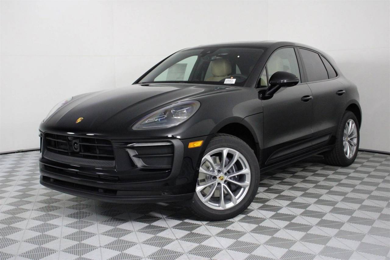 2025 Porsche Macan Base